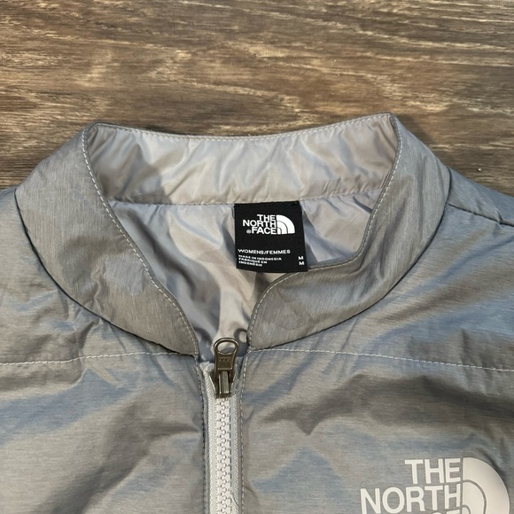 The North Face lightweight jacket for warmth - Picture 8 of 12
